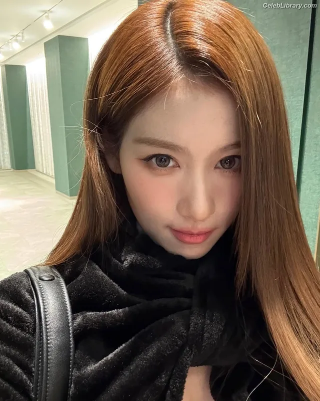 Minatozaki Sana (TWICE) photo 3 of 1069