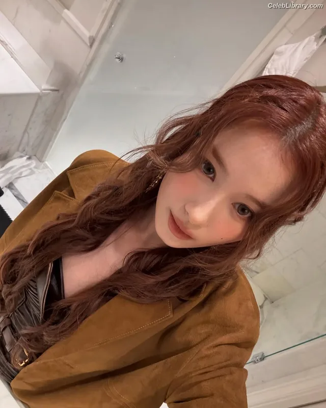Minatozaki Sana (TWICE) photo 22 of 1069