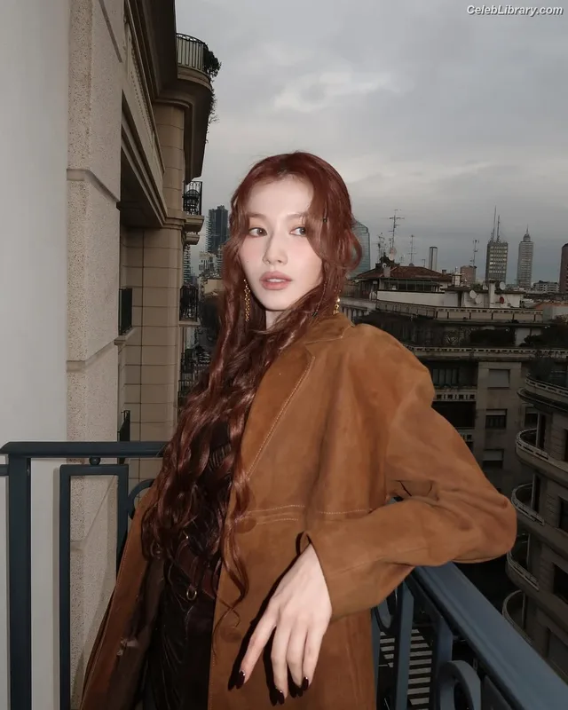 Minatozaki Sana (TWICE) photo 24 of 1069