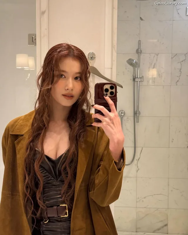 Minatozaki Sana (TWICE) photo 5 of 1069