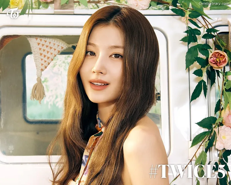 Minatozaki Sana (TWICE) photo 10 of 1069