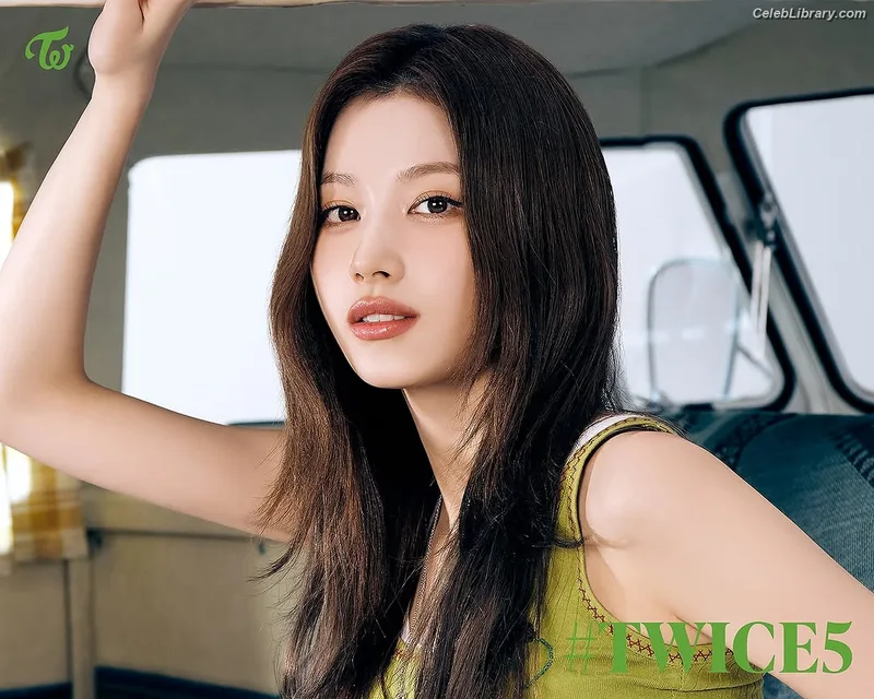 Minatozaki Sana (TWICE) photo 13 of 1069
