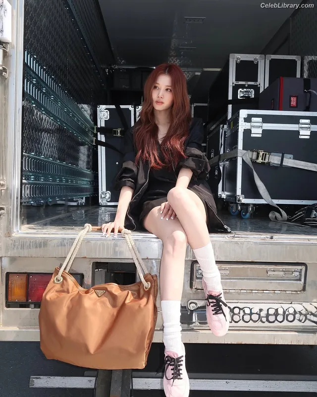 Minatozaki Sana (TWICE) photo 18 of 1069