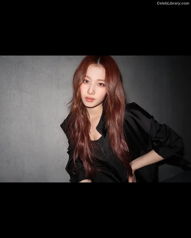 Minatozaki Sana (TWICE) photo 19 of 1069