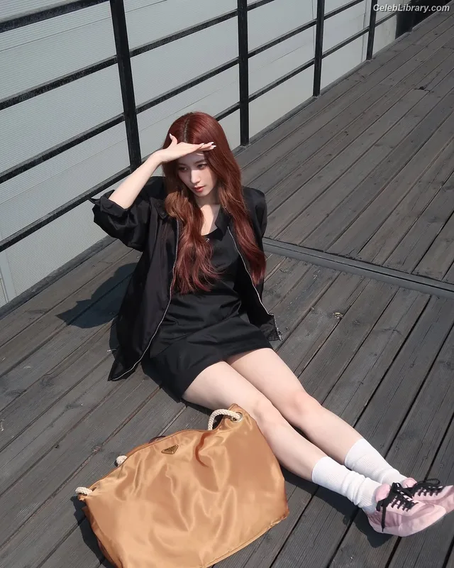 Minatozaki Sana (TWICE) photo 21 of 1069