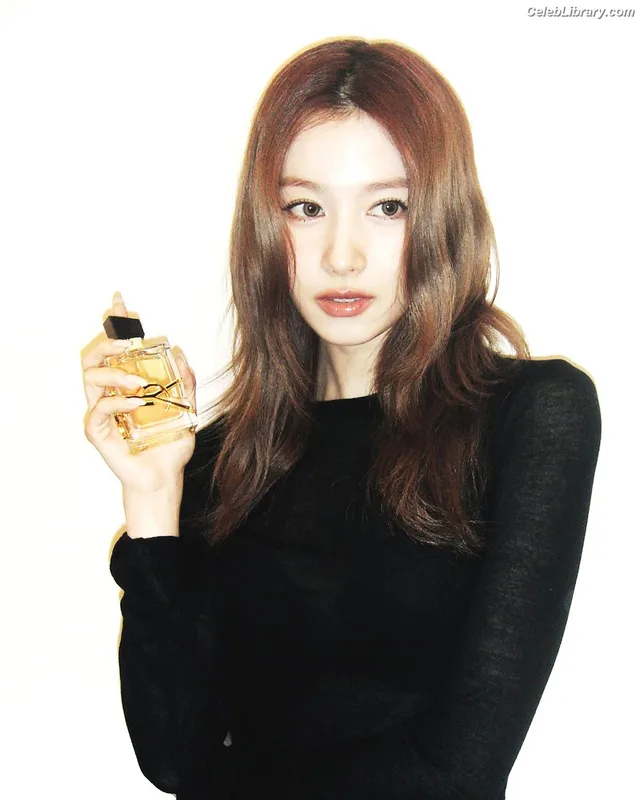 Minatozaki Sana (TWICE) photo 3 of 1069