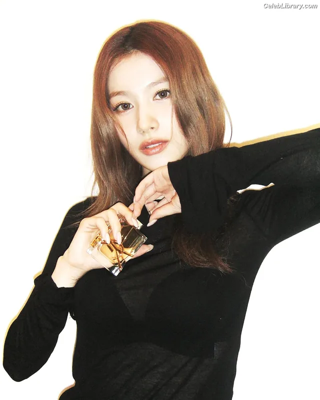 Minatozaki Sana (TWICE) photo 4 of 1069