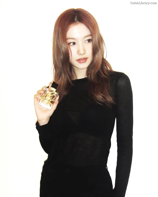 Minatozaki Sana (TWICE) photo 6 of 1069