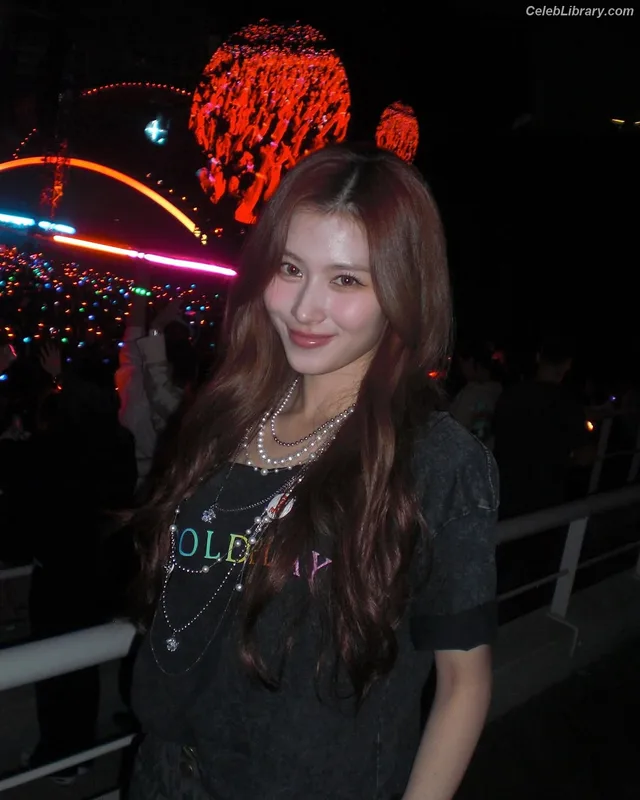 Minatozaki Sana (TWICE) photo 8 of 1069