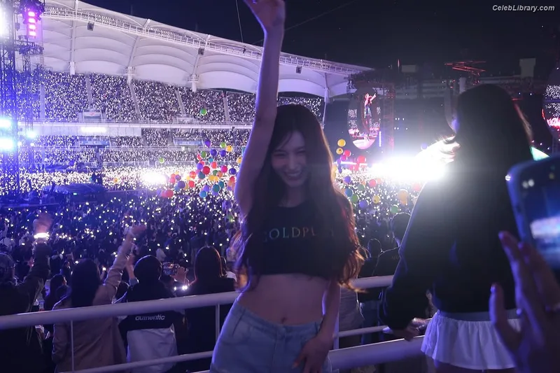 Minatozaki Sana (TWICE) photo 13 of 1069