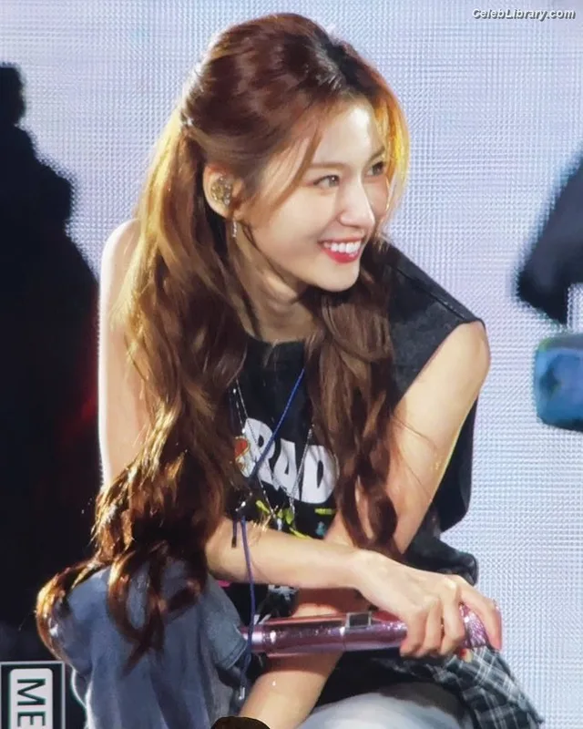 Minatozaki Sana (TWICE) photo 16 of 1069