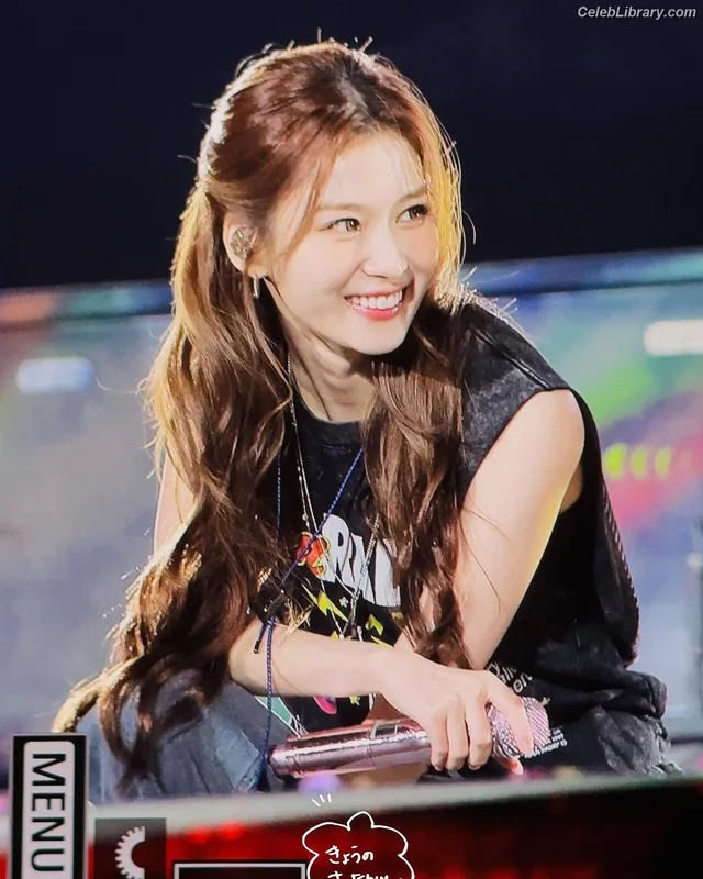 Minatozaki Sana (TWICE) photo 6 of 1069