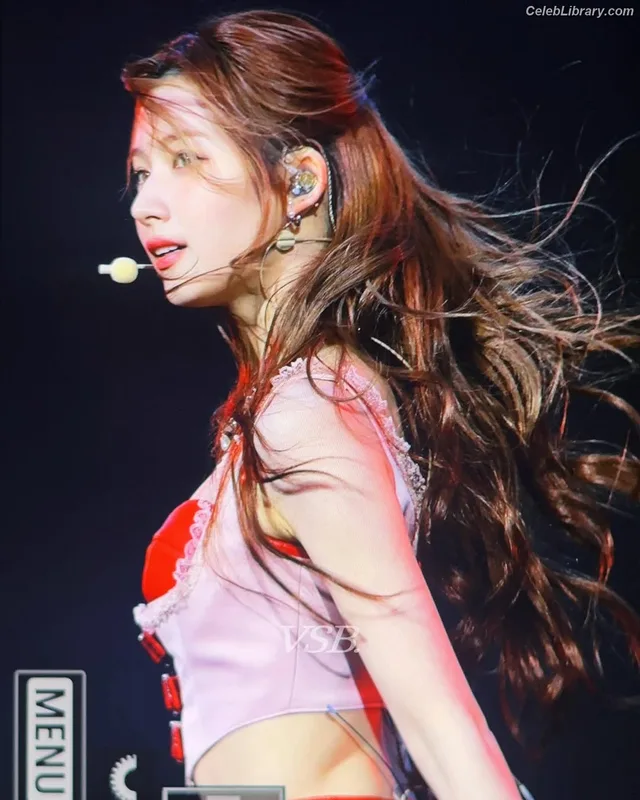 Minatozaki Sana (TWICE) photo 8 of 1069
