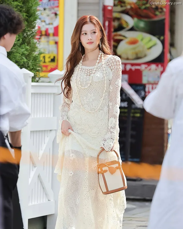 Minatozaki Sana (TWICE) photo 22 of 1069