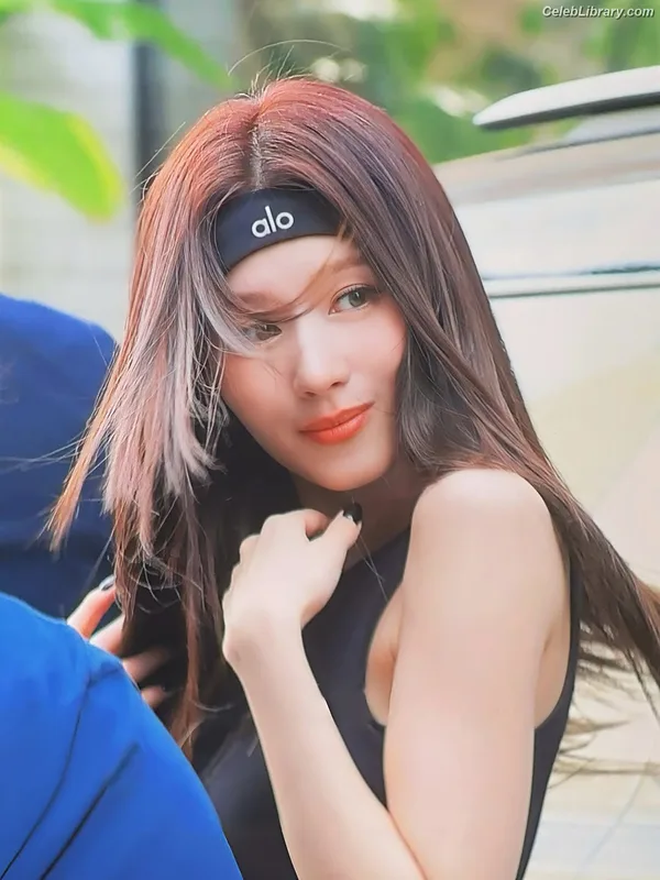 Minatozaki Sana (TWICE) photo 3 of 1069