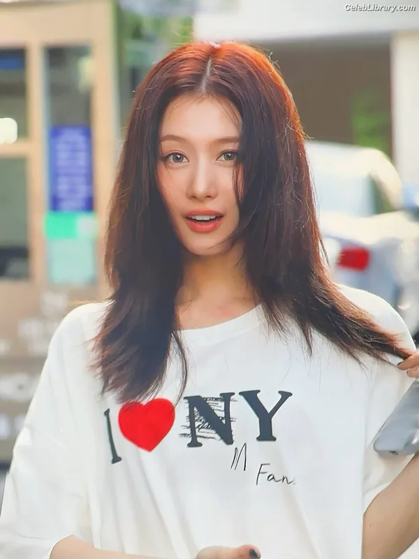 Minatozaki Sana (TWICE) photo 4 of 1069