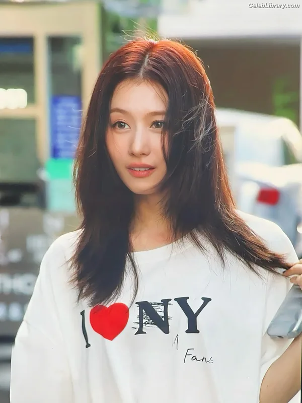 Minatozaki Sana (TWICE) photo 8 of 1069