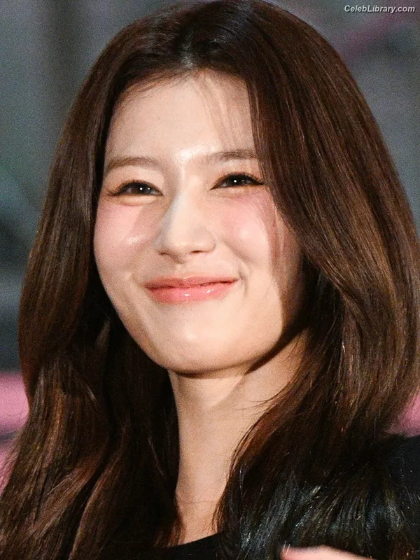 Minatozaki Sana (TWICE) photo 20 of 1069