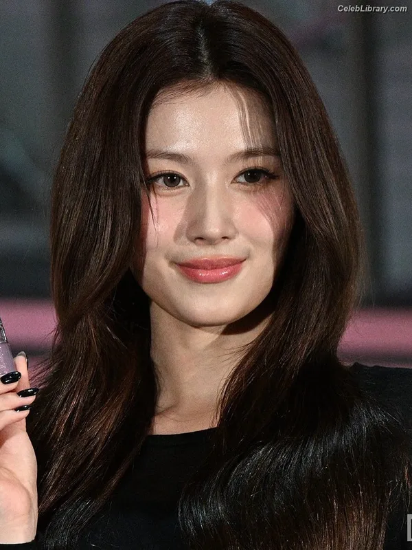 Minatozaki Sana (TWICE) photo 4 of 1069