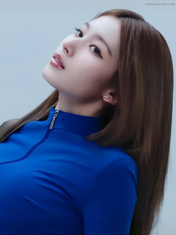 Minatozaki Sana (TWICE) photo 6 of 1069