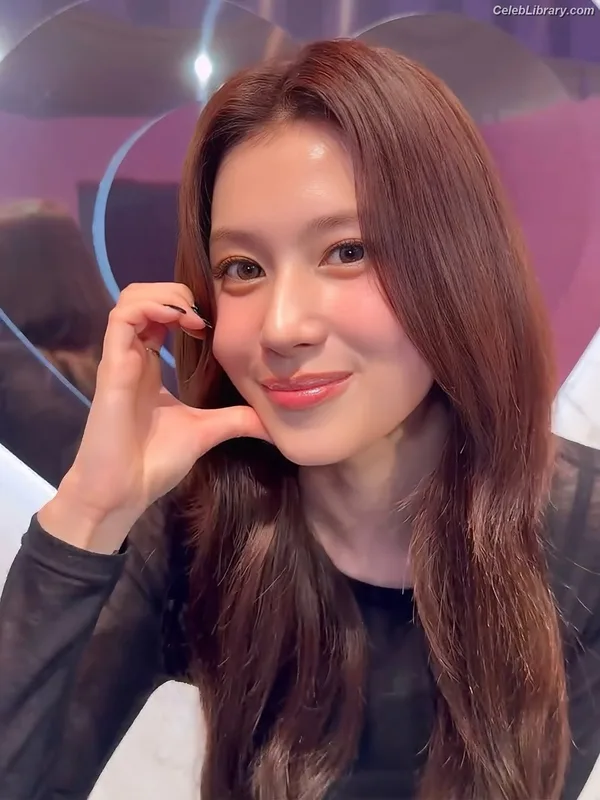 Minatozaki Sana (TWICE) photo 9 of 1069