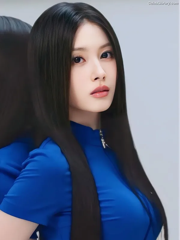 Minatozaki Sana (TWICE) photo 19 of 1069