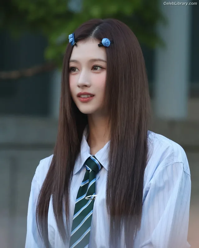 Minatozaki Sana (TWICE) photo 22 of 1069