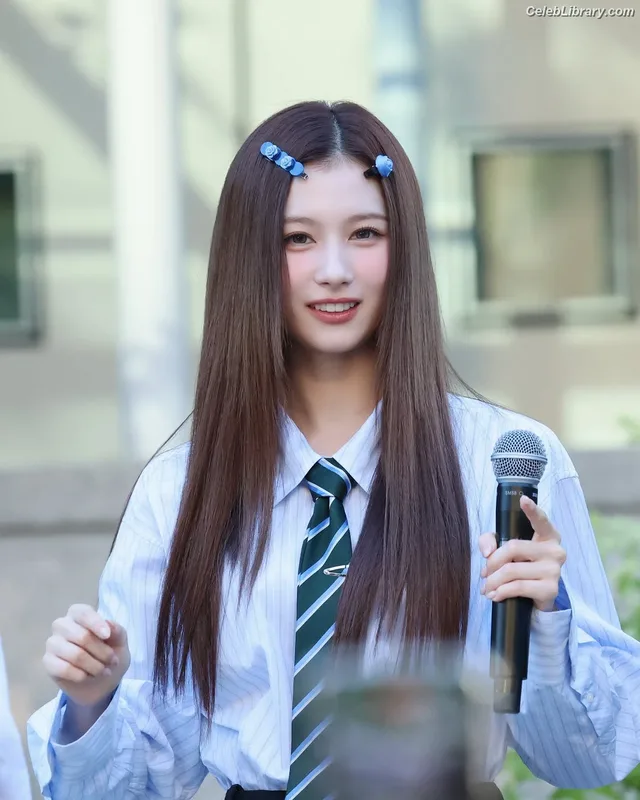 Minatozaki Sana (TWICE) photo 24 of 1069