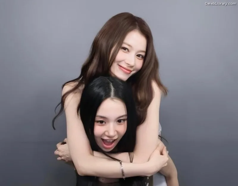 Minatozaki Sana (TWICE) photo 3 of 1069