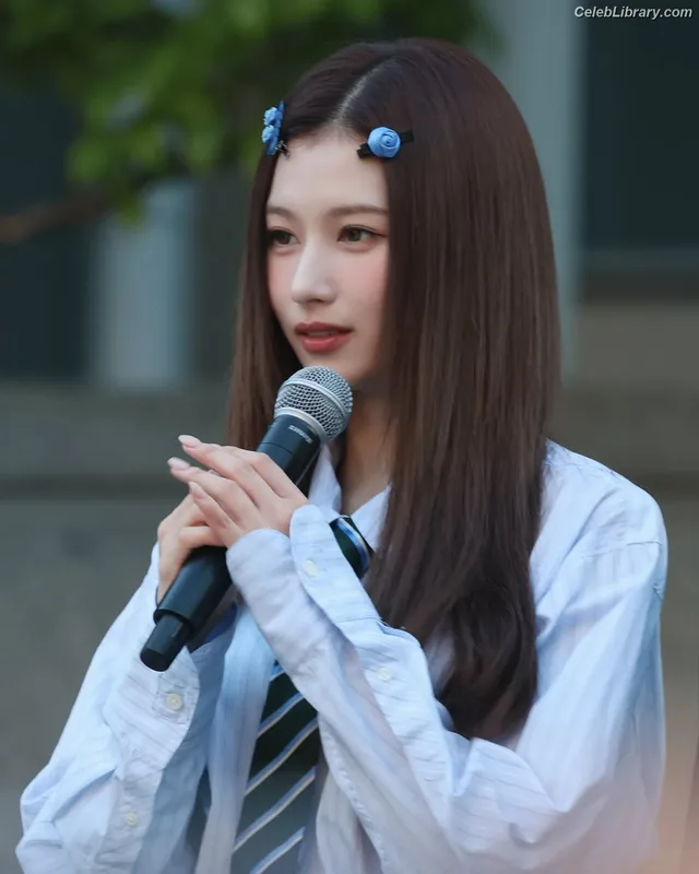 Minatozaki Sana (TWICE) photo 4 of 1069
