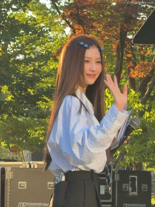 Minatozaki Sana (TWICE) photo 5 of 1069