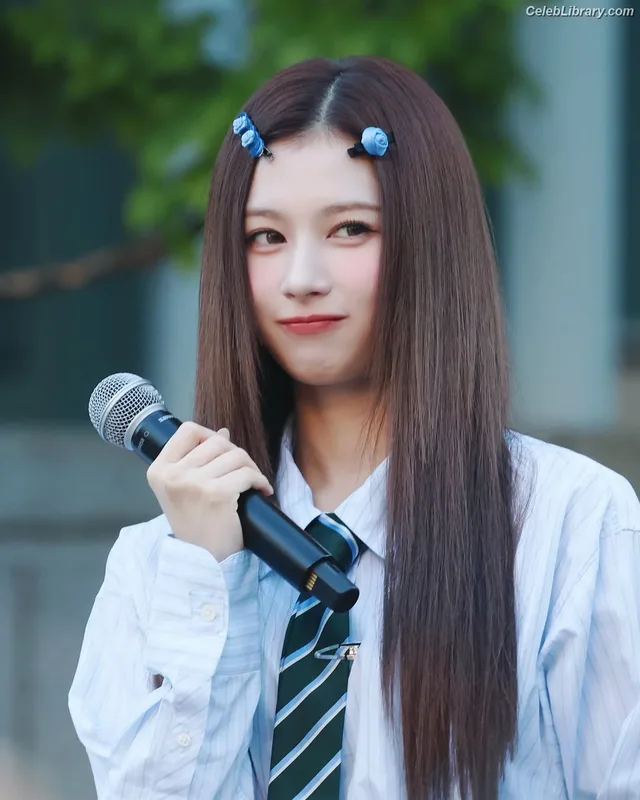 Minatozaki Sana (TWICE) photo 6 of 1069
