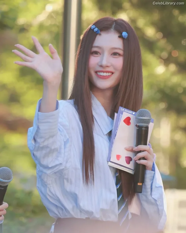 Minatozaki Sana (TWICE) photo 10 of 1069