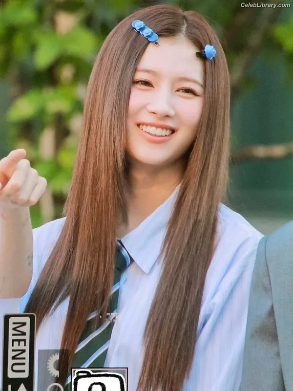 Minatozaki Sana (TWICE) photo 12 of 1069