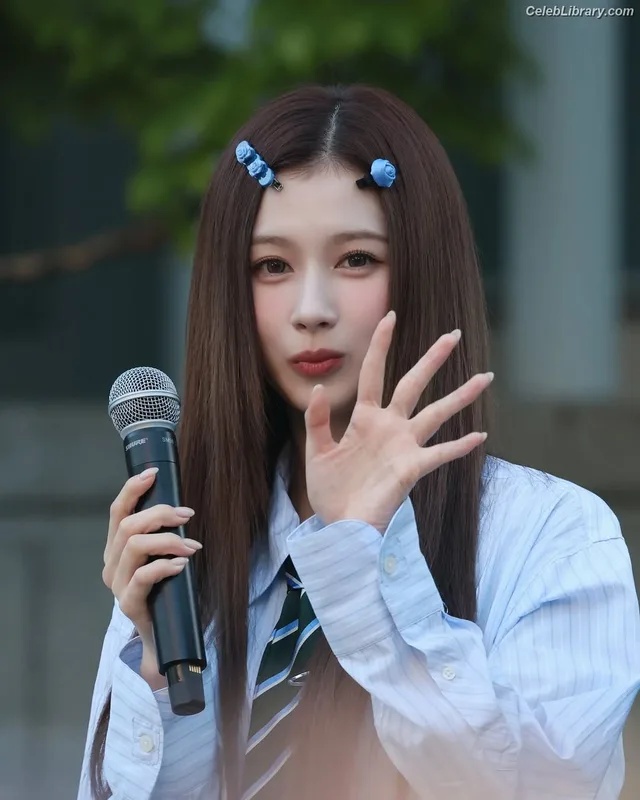 Minatozaki Sana (TWICE) photo 14 of 1069