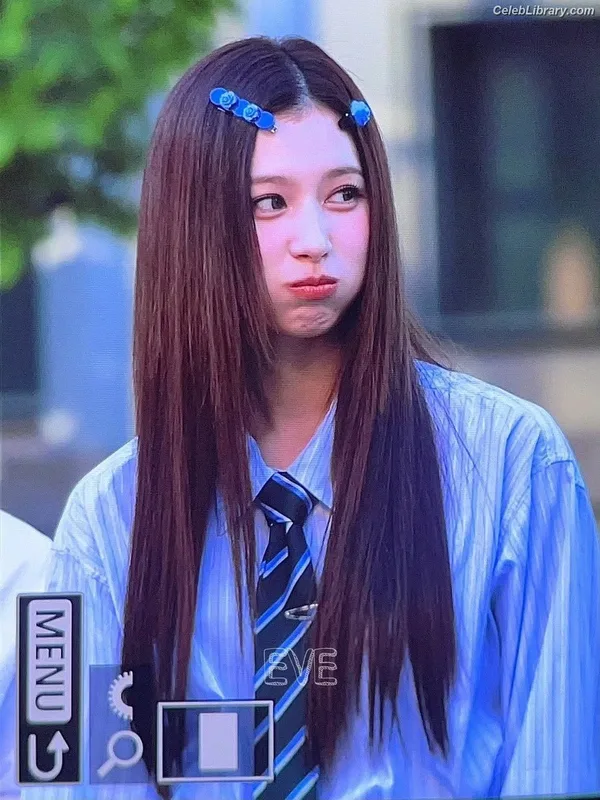 Minatozaki Sana (TWICE) photo 15 of 1069