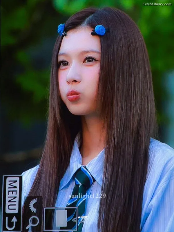 Minatozaki Sana (TWICE) photo 17 of 1069