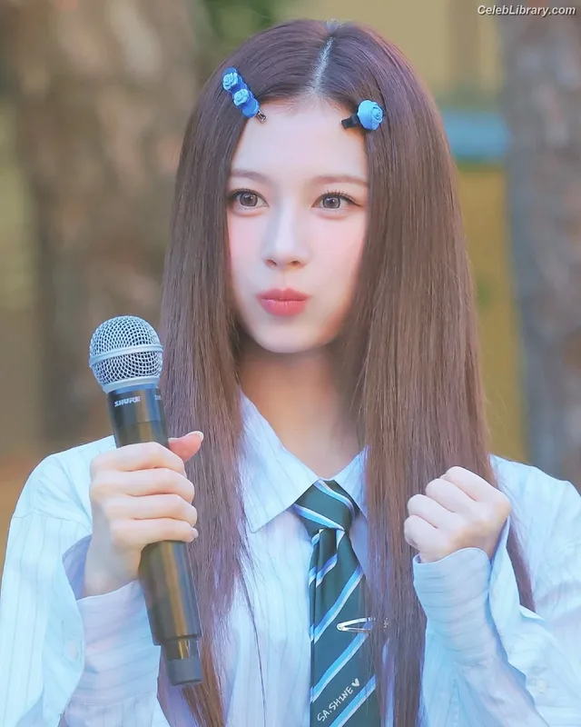 Minatozaki Sana (TWICE) photo 20 of 1069