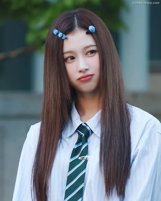 Minatozaki Sana (TWICE) photo 21 of 1069
