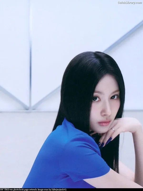Minatozaki Sana (TWICE) photo 22 of 1069