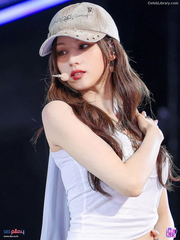 Minatozaki Sana (TWICE) photo 3 of 1069
