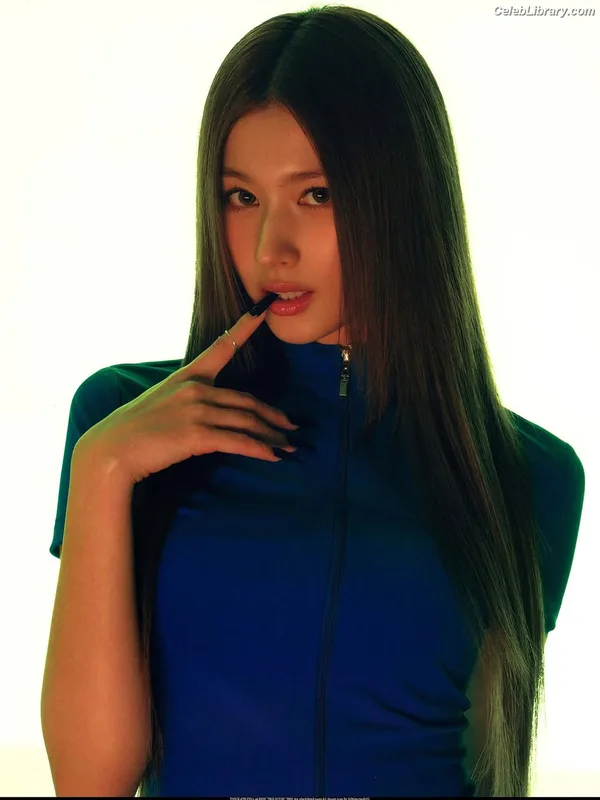 Minatozaki Sana (TWICE) photo 5 of 1069