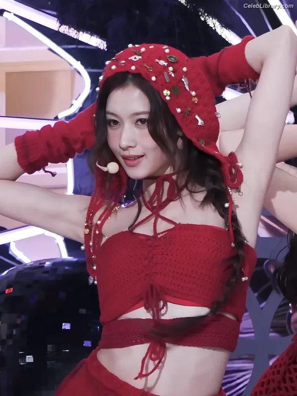 Minatozaki Sana (TWICE) photo 8 of 1069