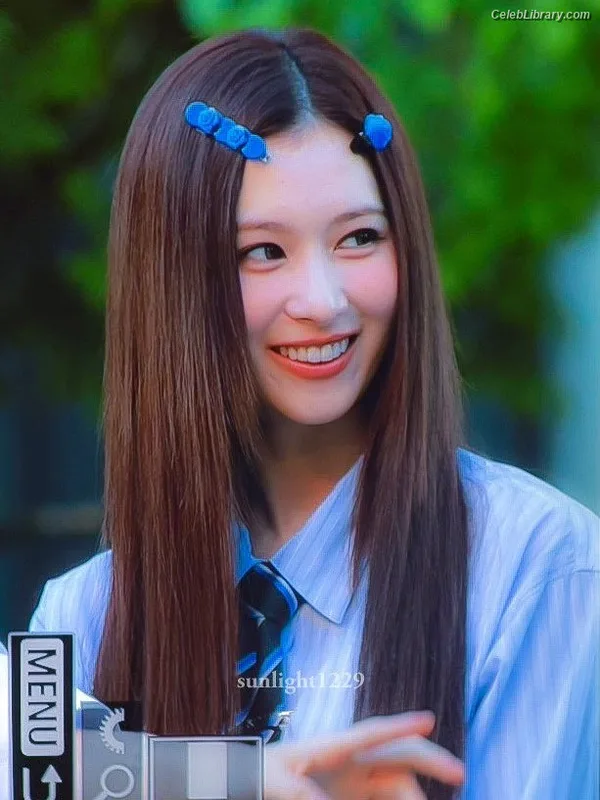 Minatozaki Sana (TWICE) photo 11 of 1069