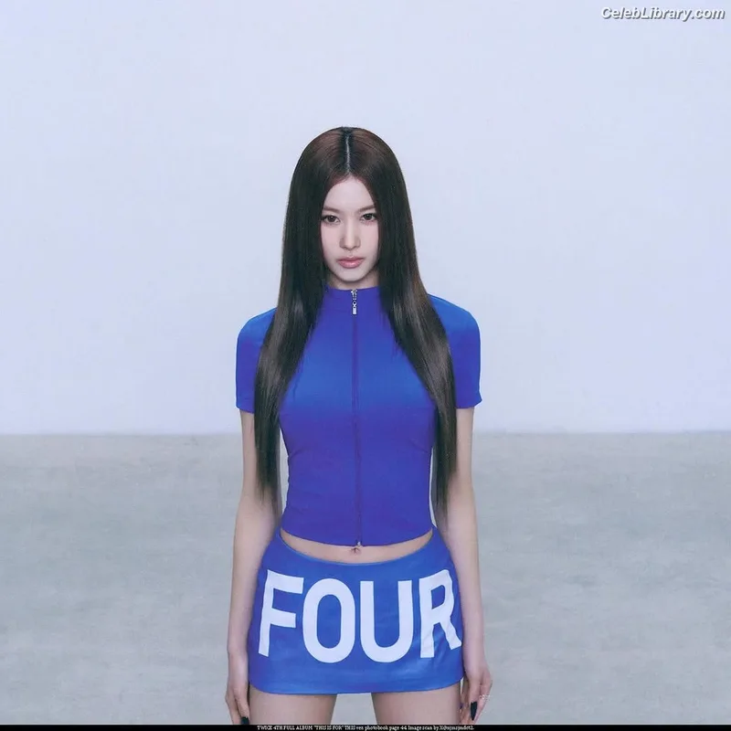 Minatozaki Sana (TWICE) photo 13 of 1069