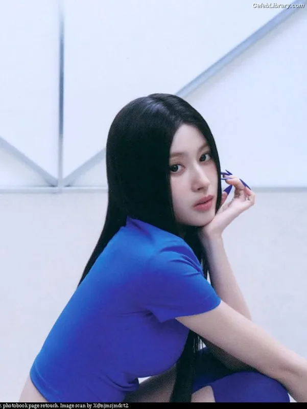 Minatozaki Sana (TWICE) photo 16 of 1069