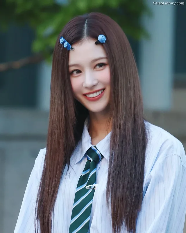 Minatozaki Sana (TWICE) photo 18 of 1069