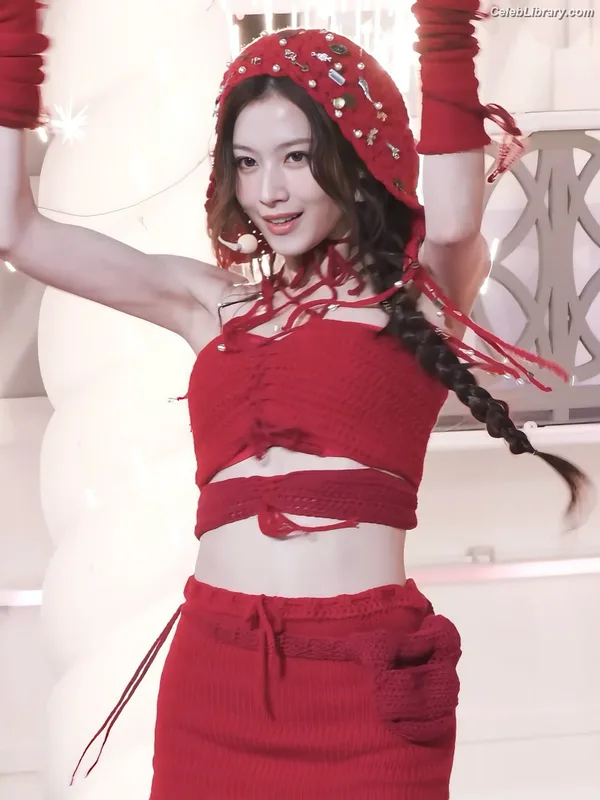 Minatozaki Sana (TWICE) photo 24 of 1069