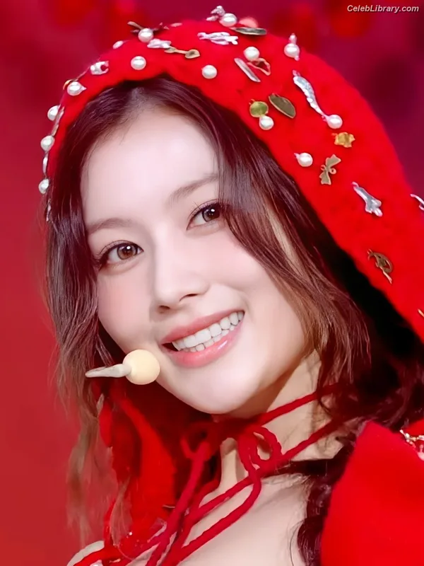 Minatozaki Sana (TWICE) photo 3 of 1069