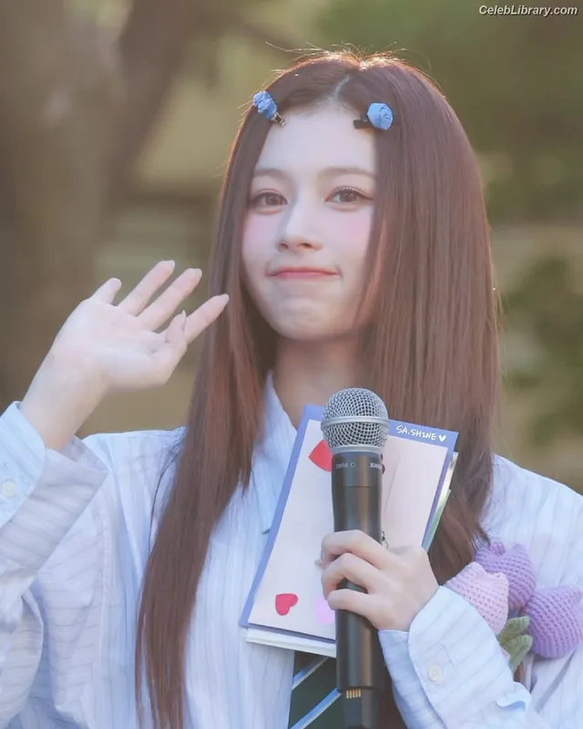 Minatozaki Sana (TWICE) photo 4 of 1069